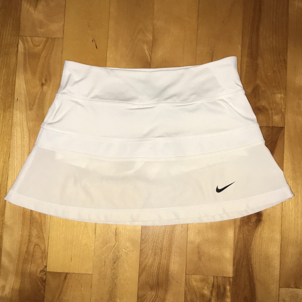 Girls white nike tennis skirt, size small